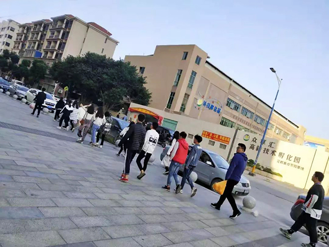 高新技术技工学校敬老院之旅