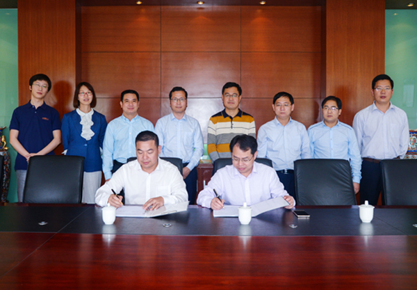 久久久www成人免费无遮挡大片大余衡水实验学校建校签约仪式