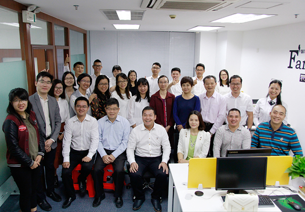 久久久www成人免费无遮挡大片品牌中心成立合影